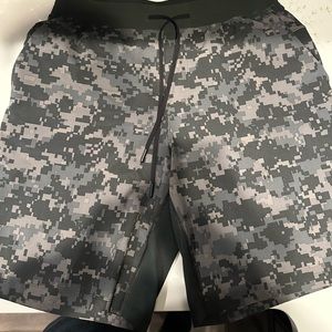 Lululemon T.H.E. Short (Liner) size L